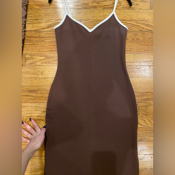 NWOT Abercrombie Notch Neck Brown Dress With White Piping And Slit - Picture 9 of 14